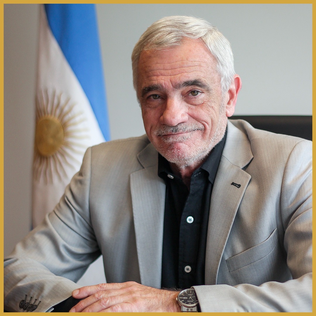 Dr. Mario Luis Vivas